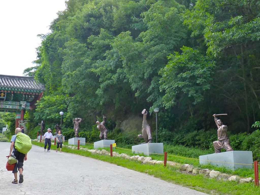 Sunmudo statues at the entrance to Golgulsa Temple